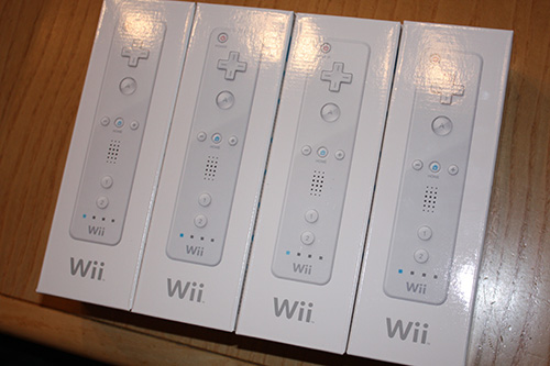 4 wiimotes boxed